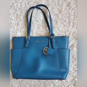 Michael Kors Jet Set Large Crossgrain Leather Top-Zip Tote Bag